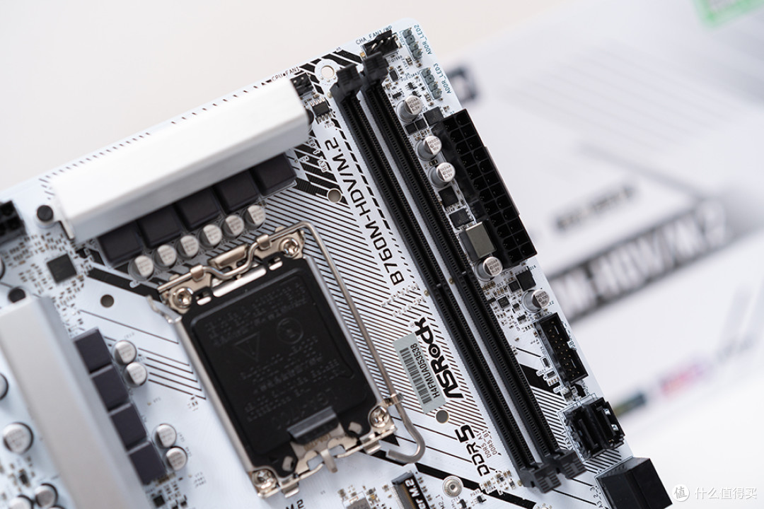 小白盒打黑悟空，13490F+华擎B760M-HDV/M.2+索泰 4070ti X-GAMING OC 欧泊白+闪鳞G400 装机展示