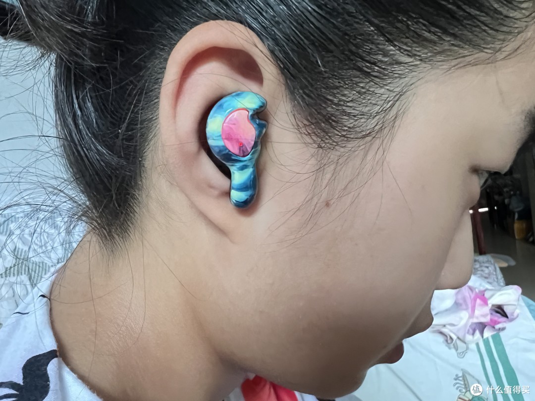 颜值高、音质强,还能自清洁:体验深海之声SEEAI蓝牙耳机