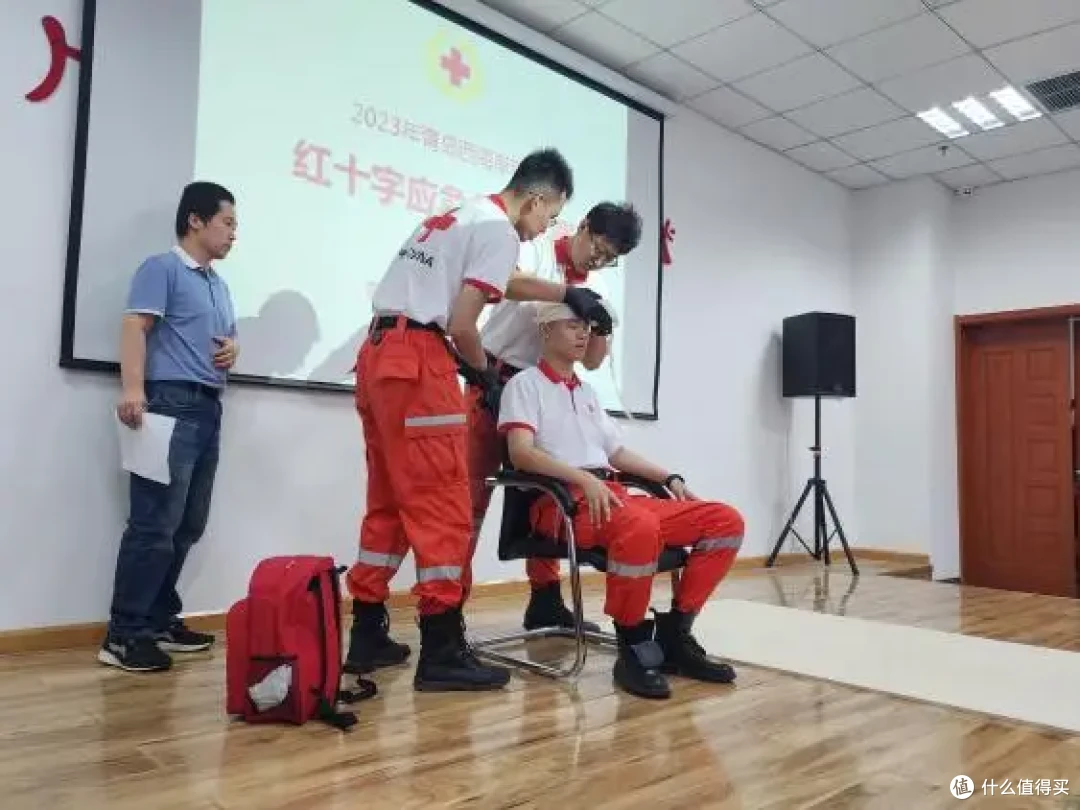 红翼应急救援队：守护游客安全 助力温暖岛城