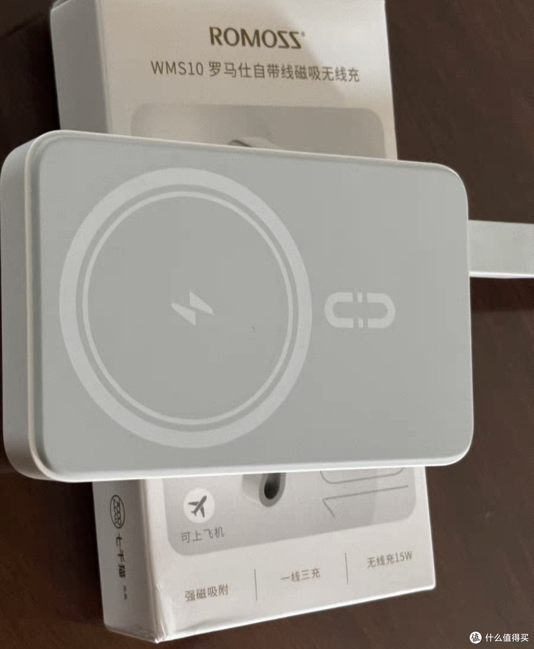 如果你的手机支持无线充电,那一定要配一个磁吸充电宝,把功能体验到淋漓尽致