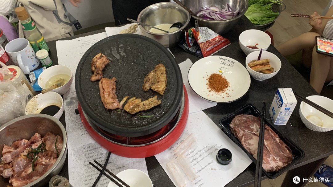 吸干水份后随便一烤，粘上烧烤辣椒或者椒盐粉，美味即成