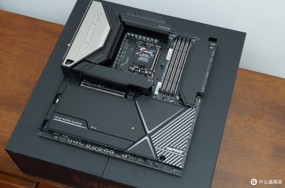 涅槃重生,火神再临,七彩虹 iGame Z790 VULCAN X V20 黑火神主板首发测评
