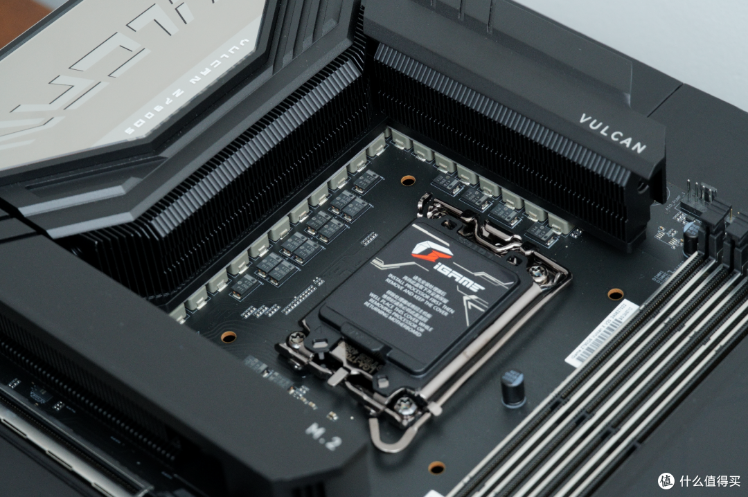 涅槃重生,火神再临,七彩虹 iGame Z790 VULCAN X V20 黑火神主板首发测评