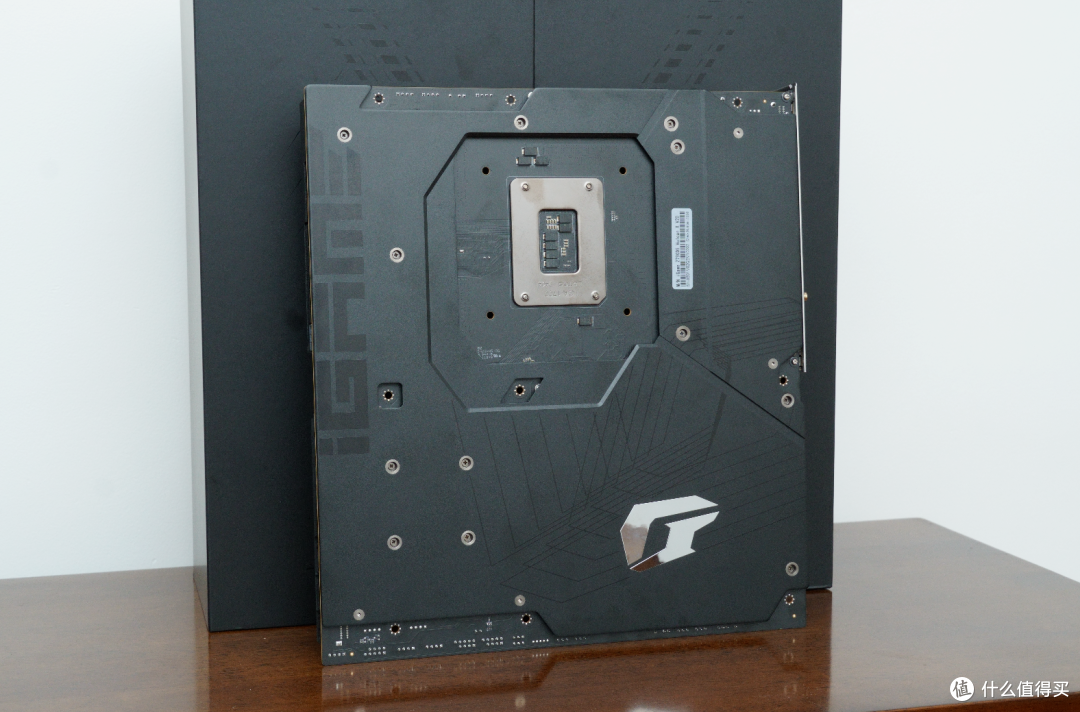涅槃重生,火神再临,七彩虹 iGame Z790 VULCAN X V20 黑火神主板首发测评