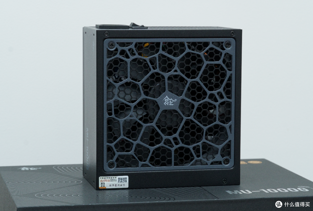涅槃重生,火神再临,七彩虹 iGame Z790 VULCAN X V20 黑火神主板首发测评
