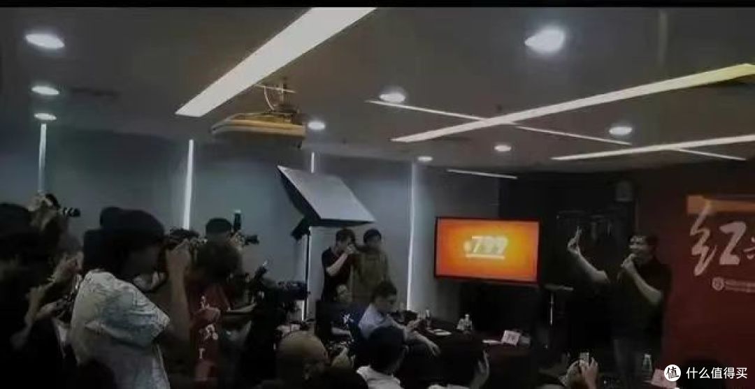 为什么很多人都说手机价格是被小米打下来的?有道理吗?这里给你答案