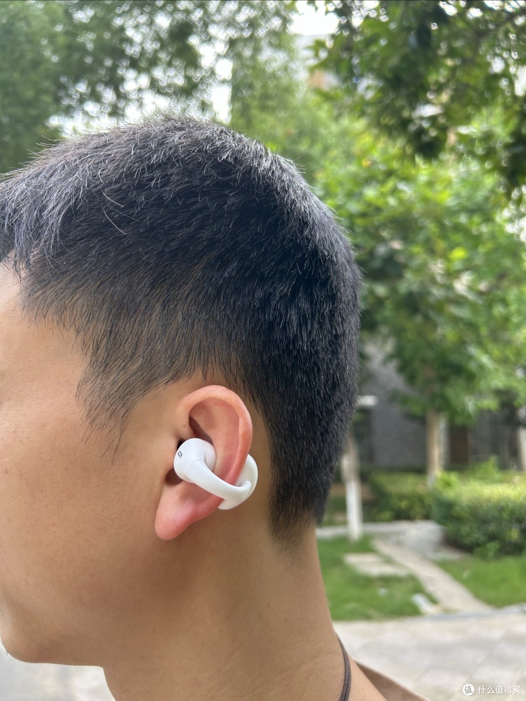 轻盈随行,感受蛇圣陨石C2耳机的魅力
