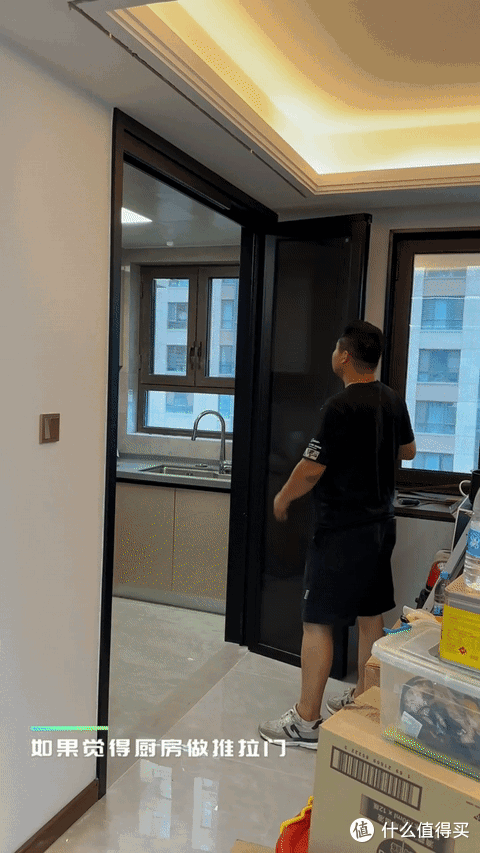 越来越多人厨房不装推拉门，都在装“口袋门”和“PD门”，好明智