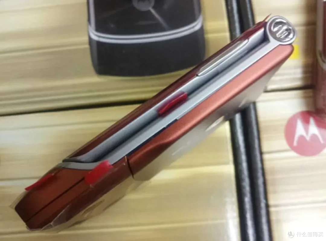 十年前的翻盖手机重现江湖,曾风靡全国,如今还有库存新机?