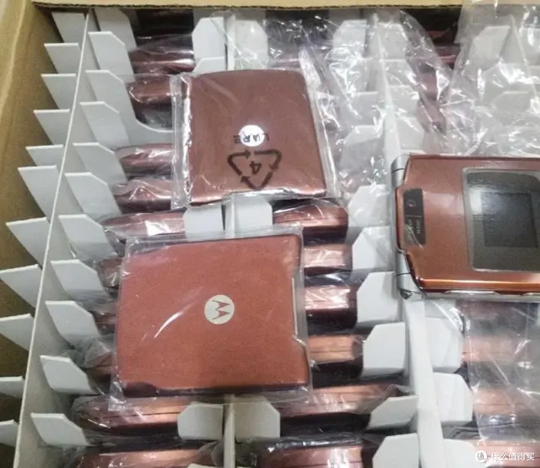 十年前的翻盖手机重现江湖,曾风靡全国,如今还有库存新机?
