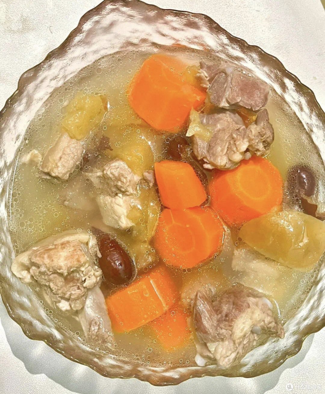 秋天赶紧补肠胃啦~~苹果🍎胡萝卜🥕排骨汤