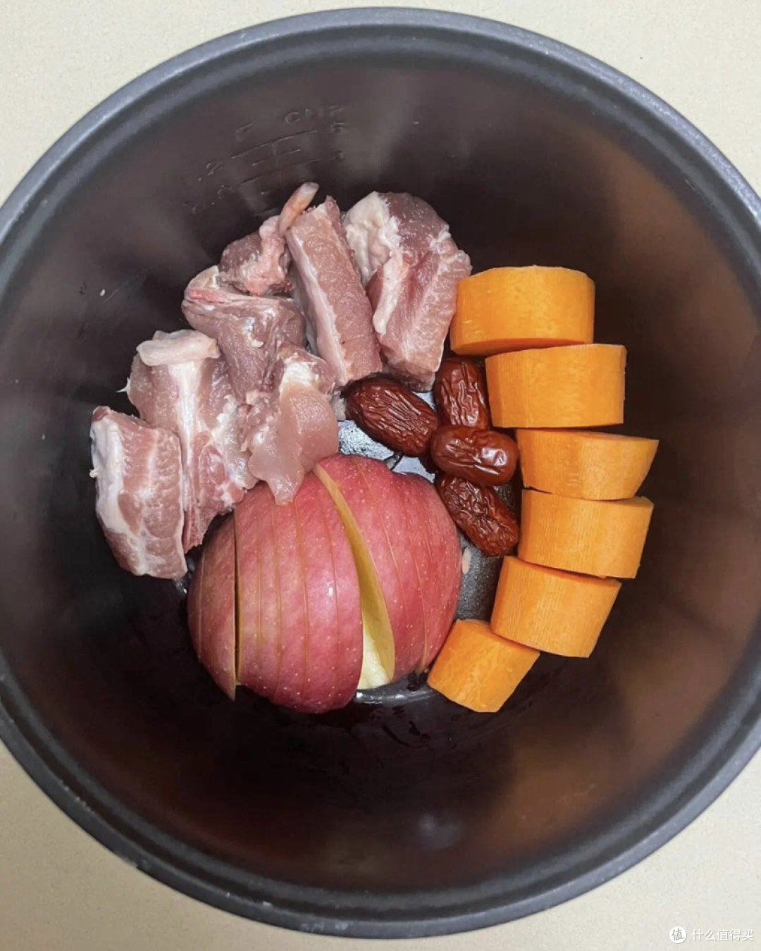 秋天赶紧补肠胃啦~~苹果🍎胡萝卜🥕排骨汤