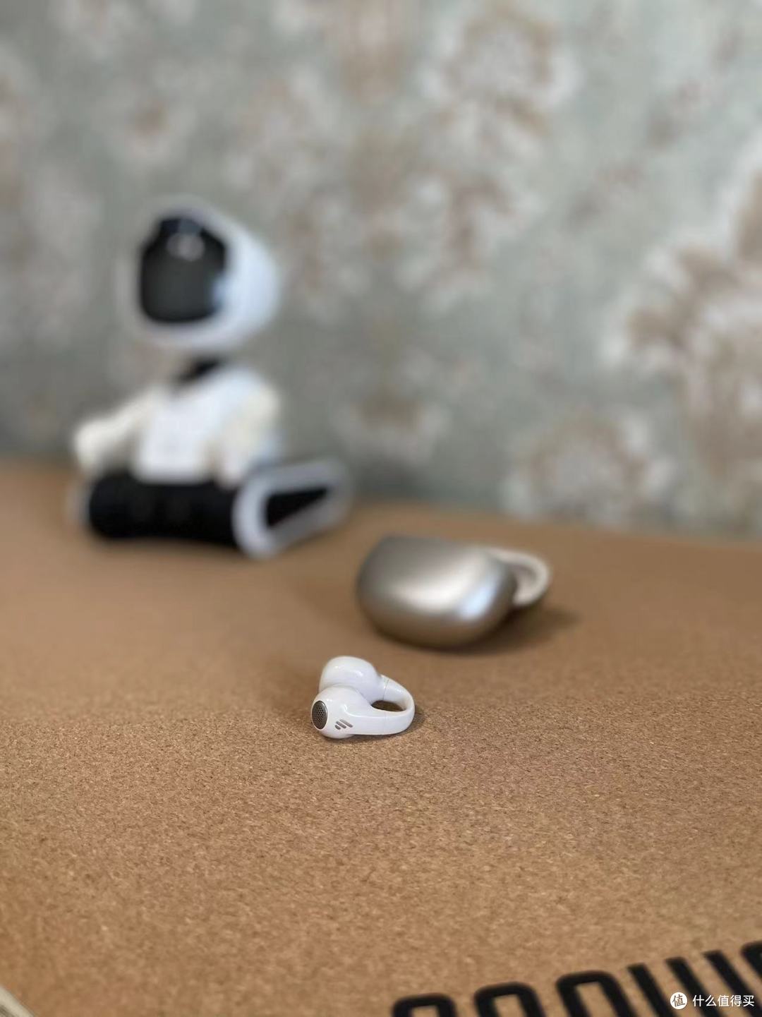 轻测评,仿佛耳朵被棉花糖包裹,云感佩戴,甜品级耳机舒适新突破!漫步者CC耳机