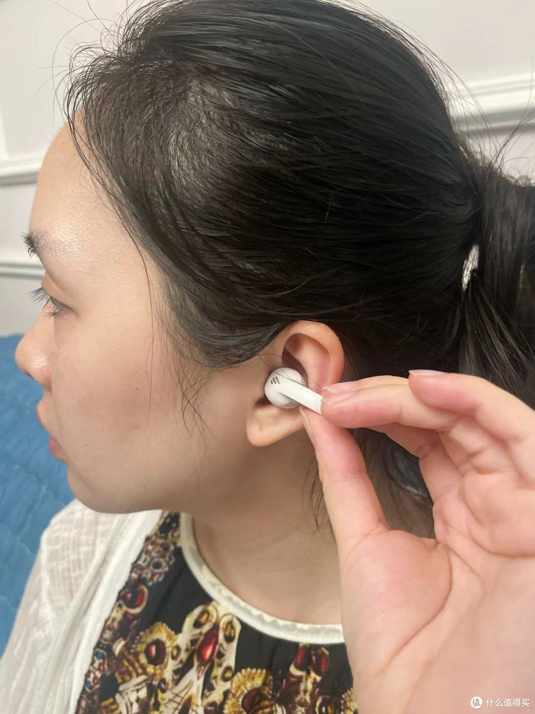 轻测评,仿佛耳朵被棉花糖包裹,云感佩戴,甜品级耳机舒适新突破!漫步者CC耳机