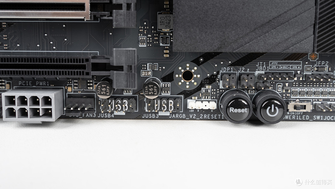 微星MPG X870E CARBON WIFI主板开箱详解:碳纤氛围更强,细节和扩展性拉满