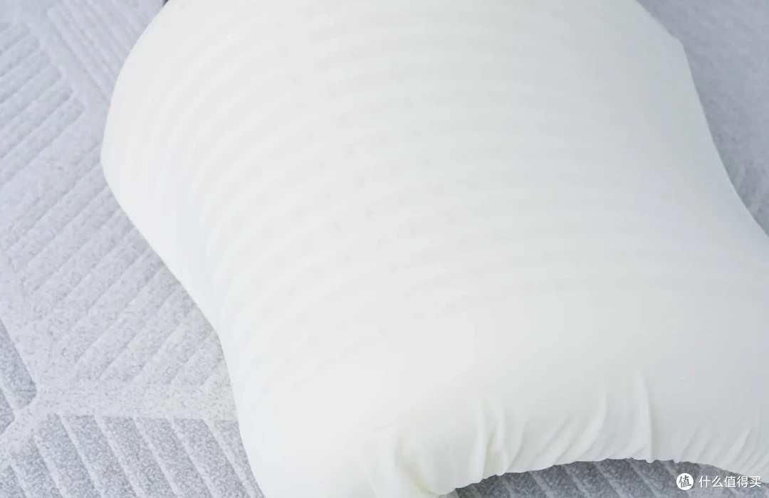 小米:深度睡眠的秘密武器!米家天然乳胶护颈枕Pro不了解一下?