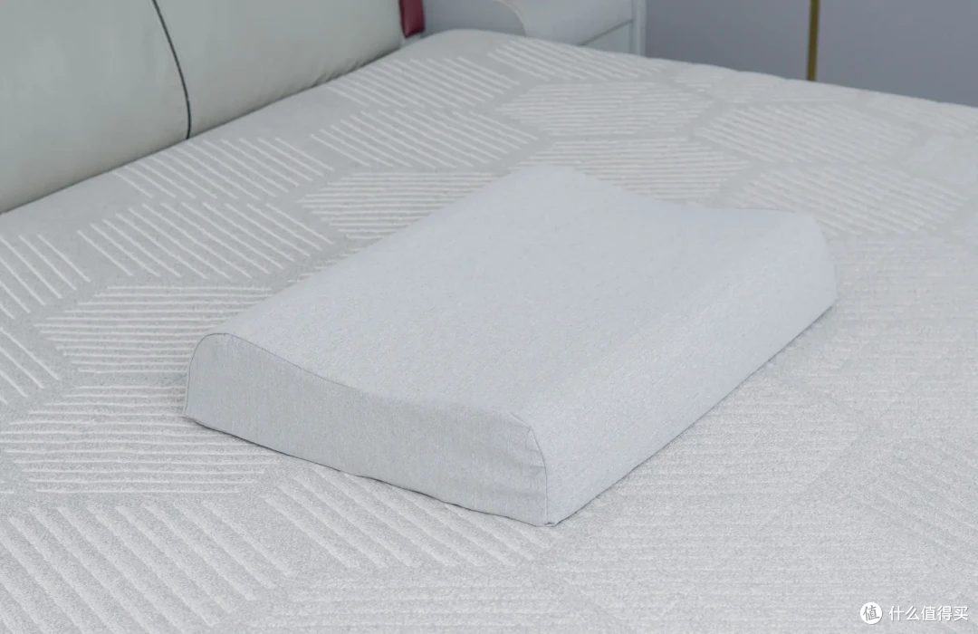 小米:深度睡眠的秘密武器!米家天然乳胶护颈枕Pro不了解一下?