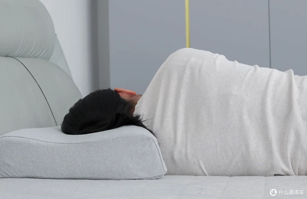 小米:深度睡眠的秘密武器!米家天然乳胶护颈枕Pro不了解一下?