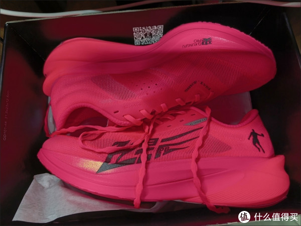 比赛季要来了，飞影PB4与飞影Plaid，选贵的还是选对的？_跑鞋_什么值得买