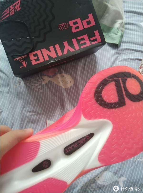 比赛季要来了，飞影PB4与飞影Plaid，选贵的还是选对的？_跑鞋_什么值得买