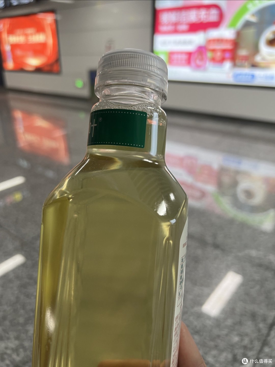 搬砖人的日常,喝一瓶4元钱的东方树叶乌龙茶