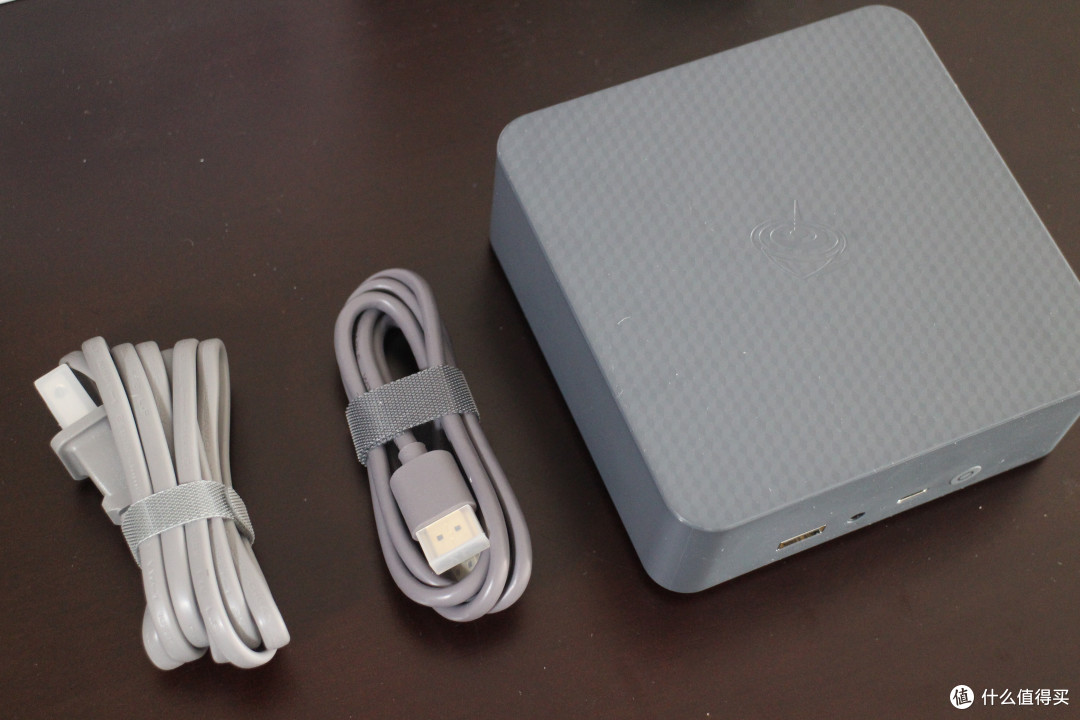 『静』到极致的办公迷你PC:零刻EQi12