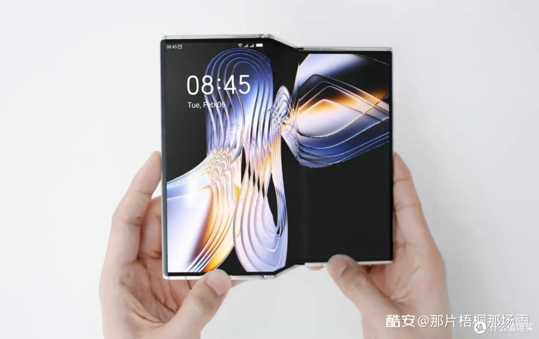 传音展出三折叠屏概念机：Phantom Ultimate 2 可以作为华为HUAWEI MateXT ULTIMATEDESIGN版本前瞻。 