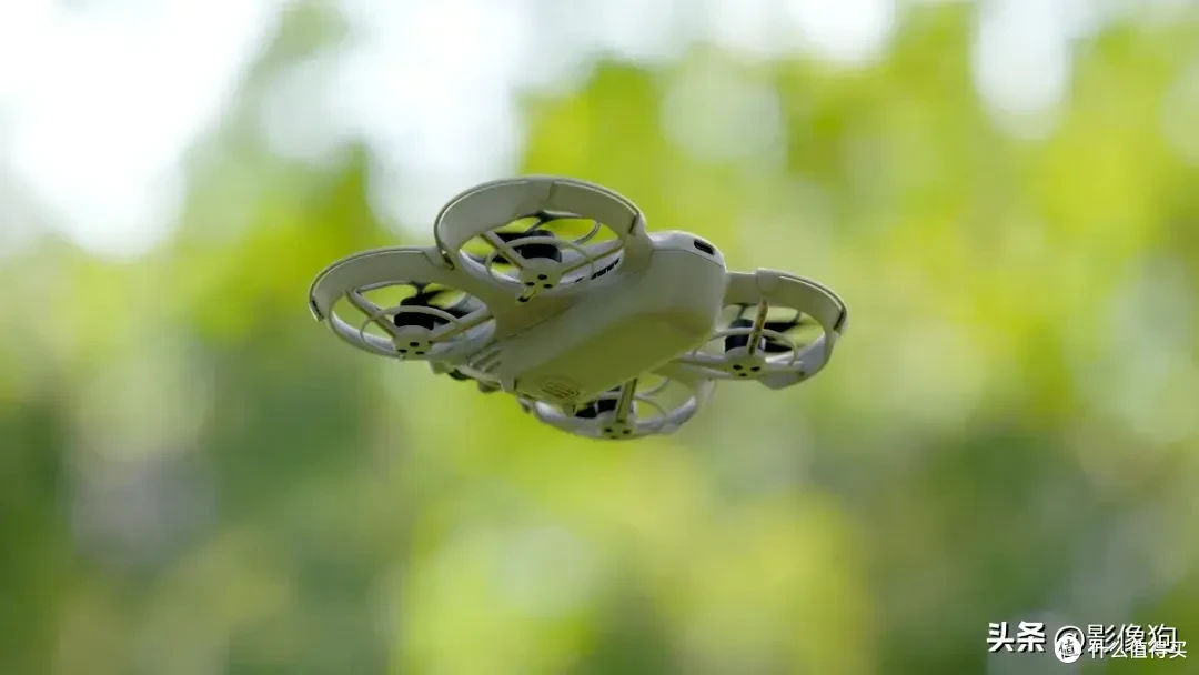 新手也能一键拍大片？大疆DJI Neo掌上Vlog无人机测评