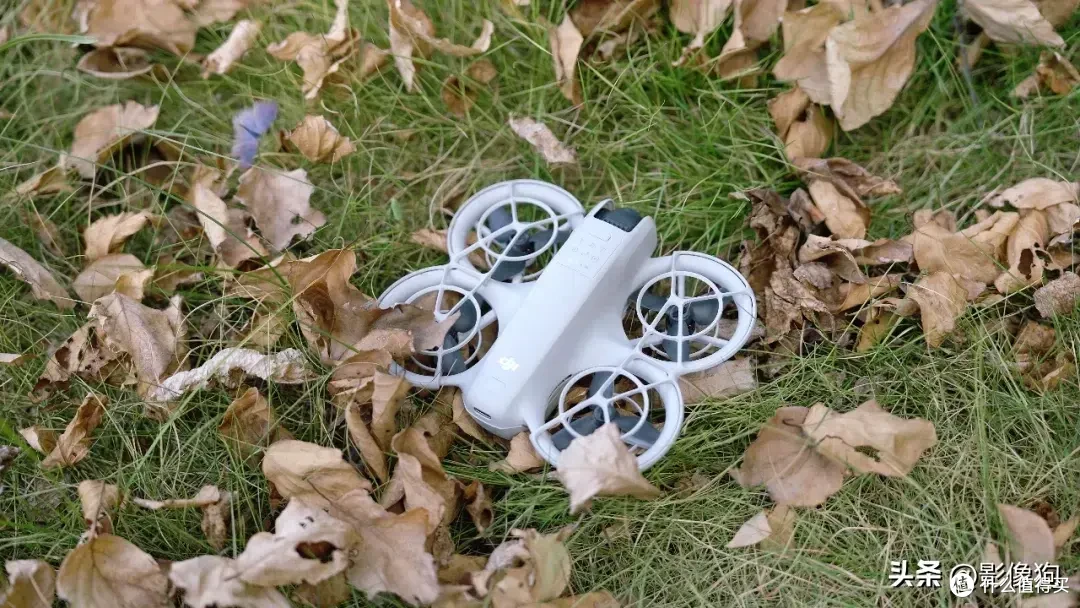 新手也能一键拍大片？大疆DJI Neo掌上Vlog无人机测评