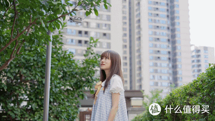 新手也能一键拍大片？大疆DJI Neo掌上Vlog无人机测评