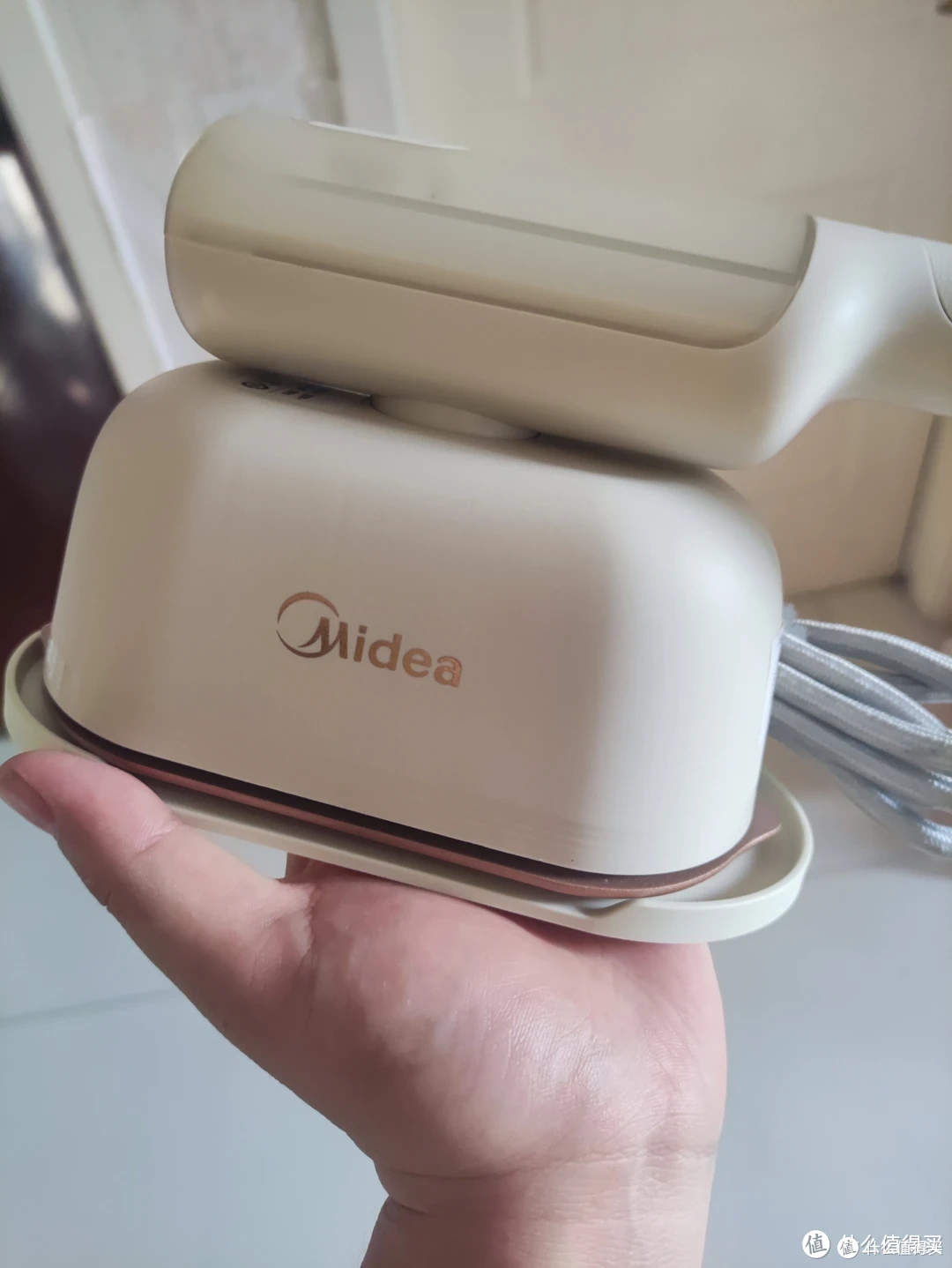 实用率超高小家电——美的手持挂烫机
