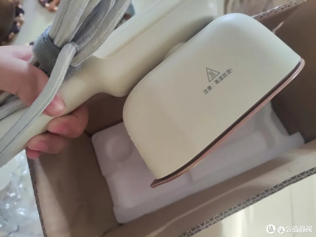 实用率超高小家电——美的手持挂烫机