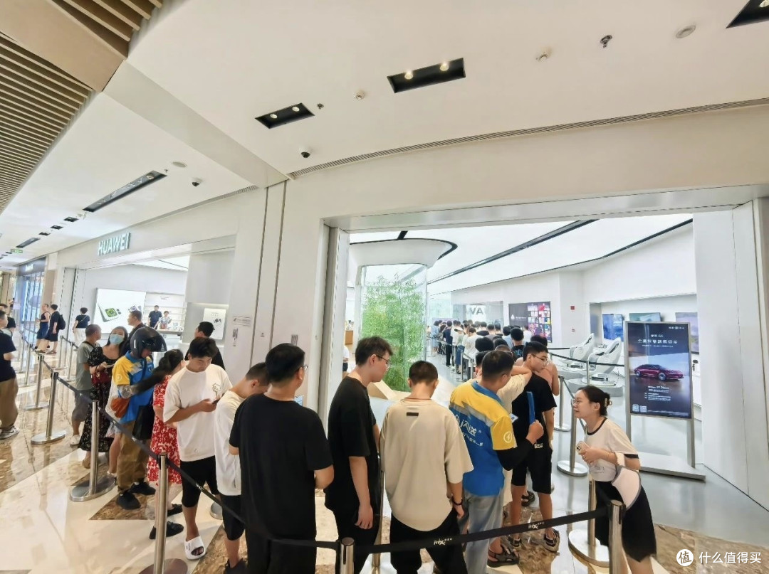 华为Mate XT非凡大师今日开放预定,线上线下十分火爆