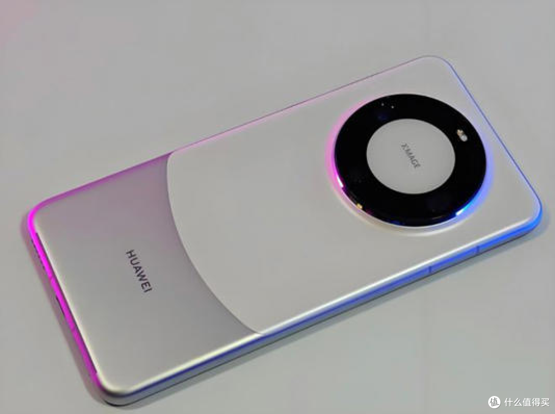 今年手机圈卷翻天!华为Mate70 硬刚 苹果iPhone16