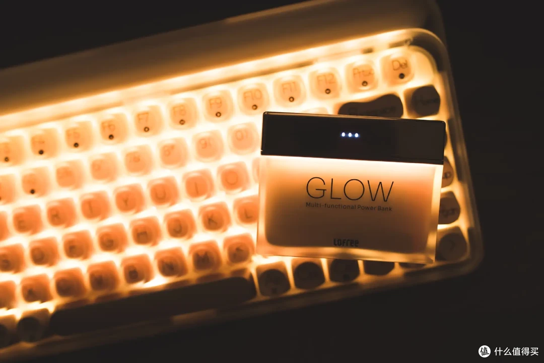 美妆与科技的灵感碰撞，姐妹们必入颜值好物，洛斐GLOW聚光移动电源