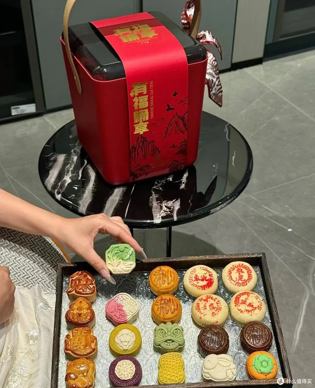 “花样”内馅,今年的月饼有多卷?