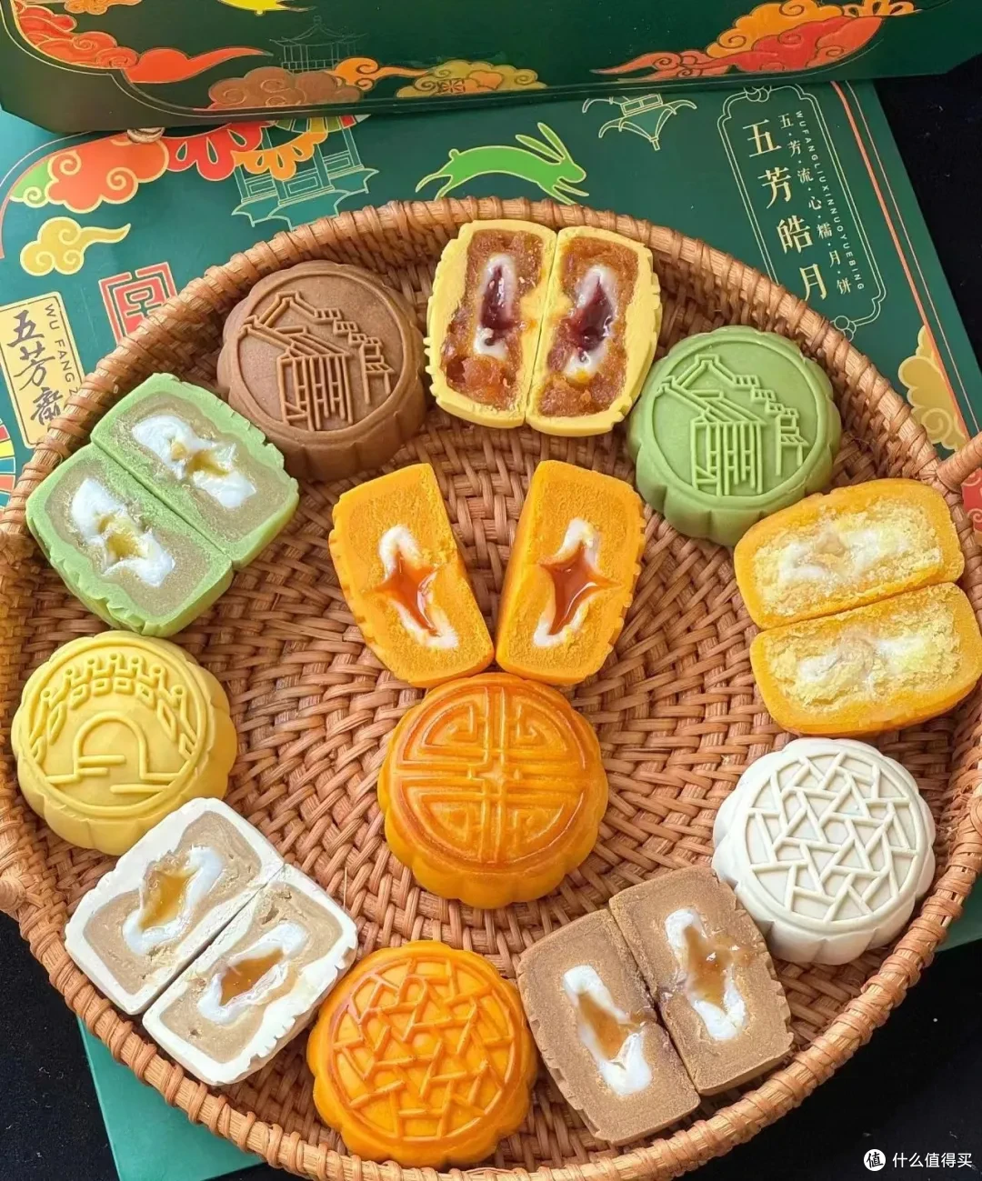 “花样”内馅,今年的月饼有多卷?