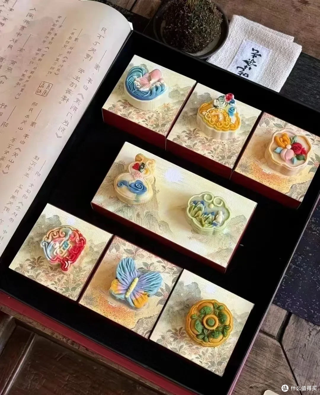 “花样”内馅,今年的月饼有多卷?
