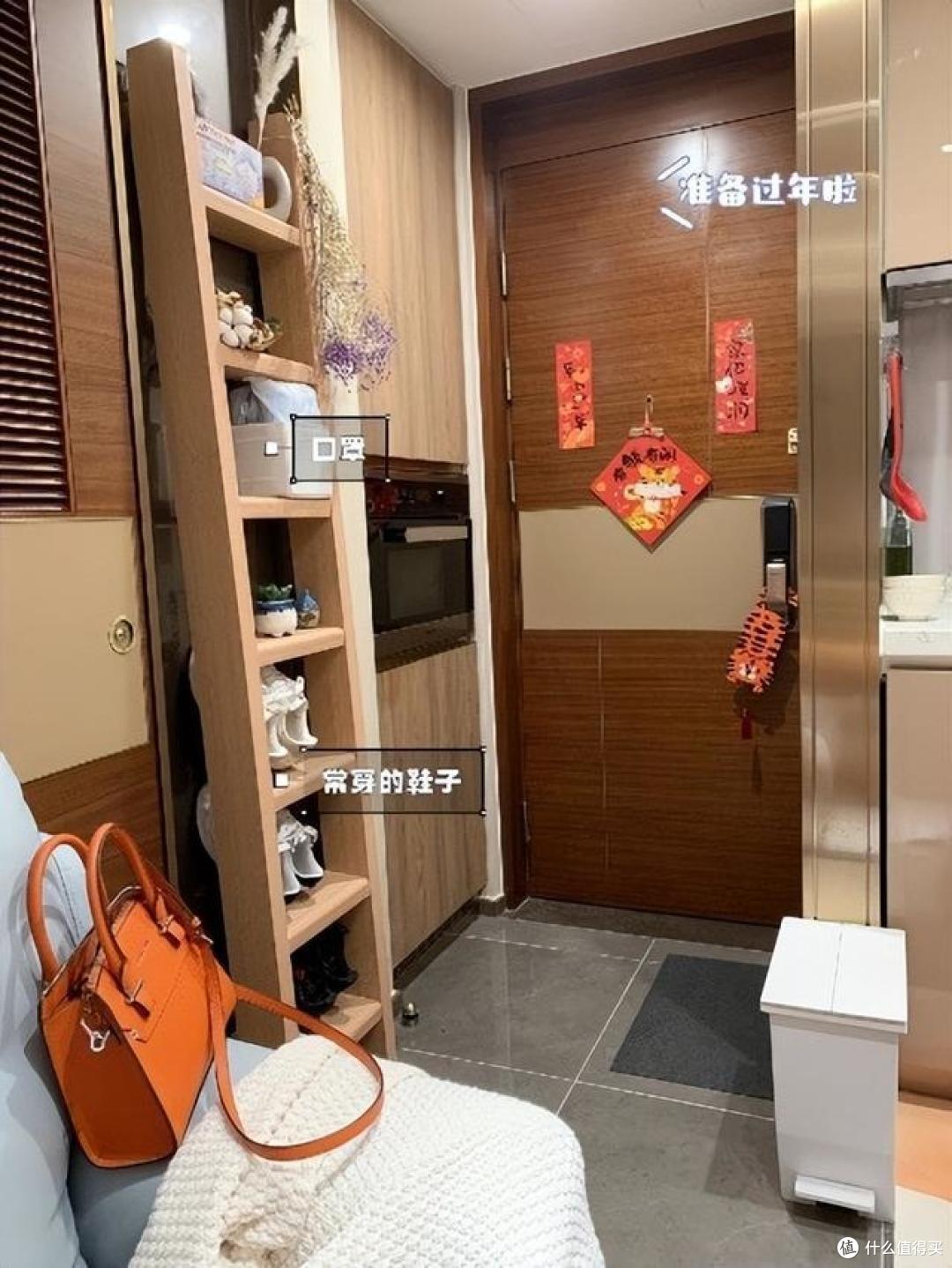 香港一32岁太太，因穷装而走红，14㎡小屋竟有2室2厅，高级感十足