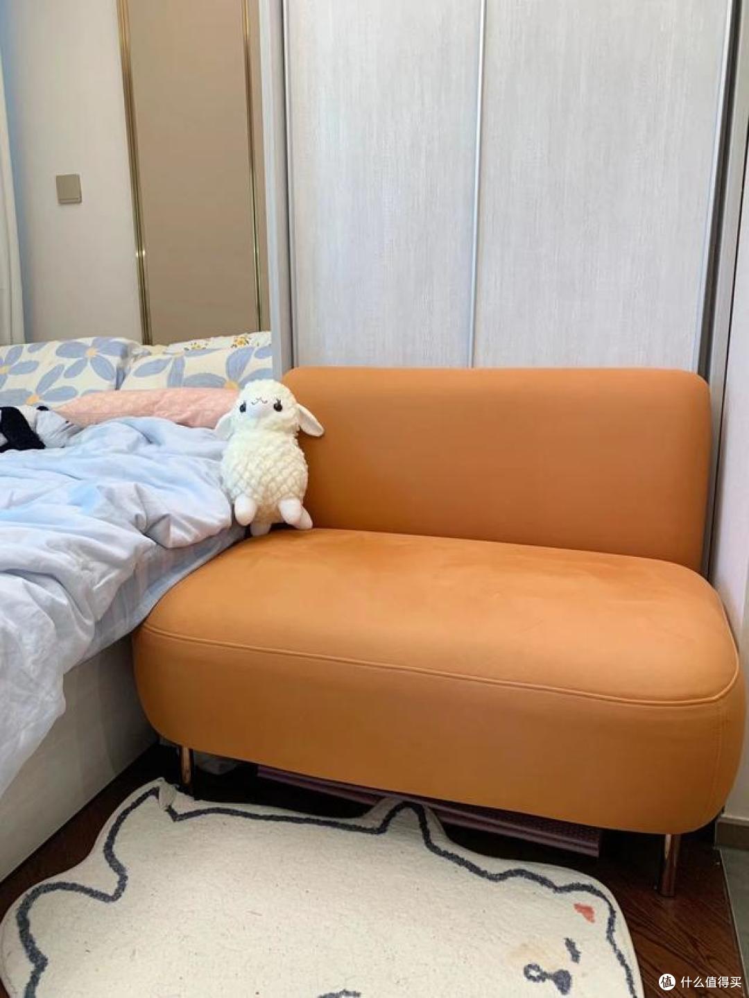 香港一32岁太太，因穷装而走红，14㎡小屋竟有2室2厅，高级感十足