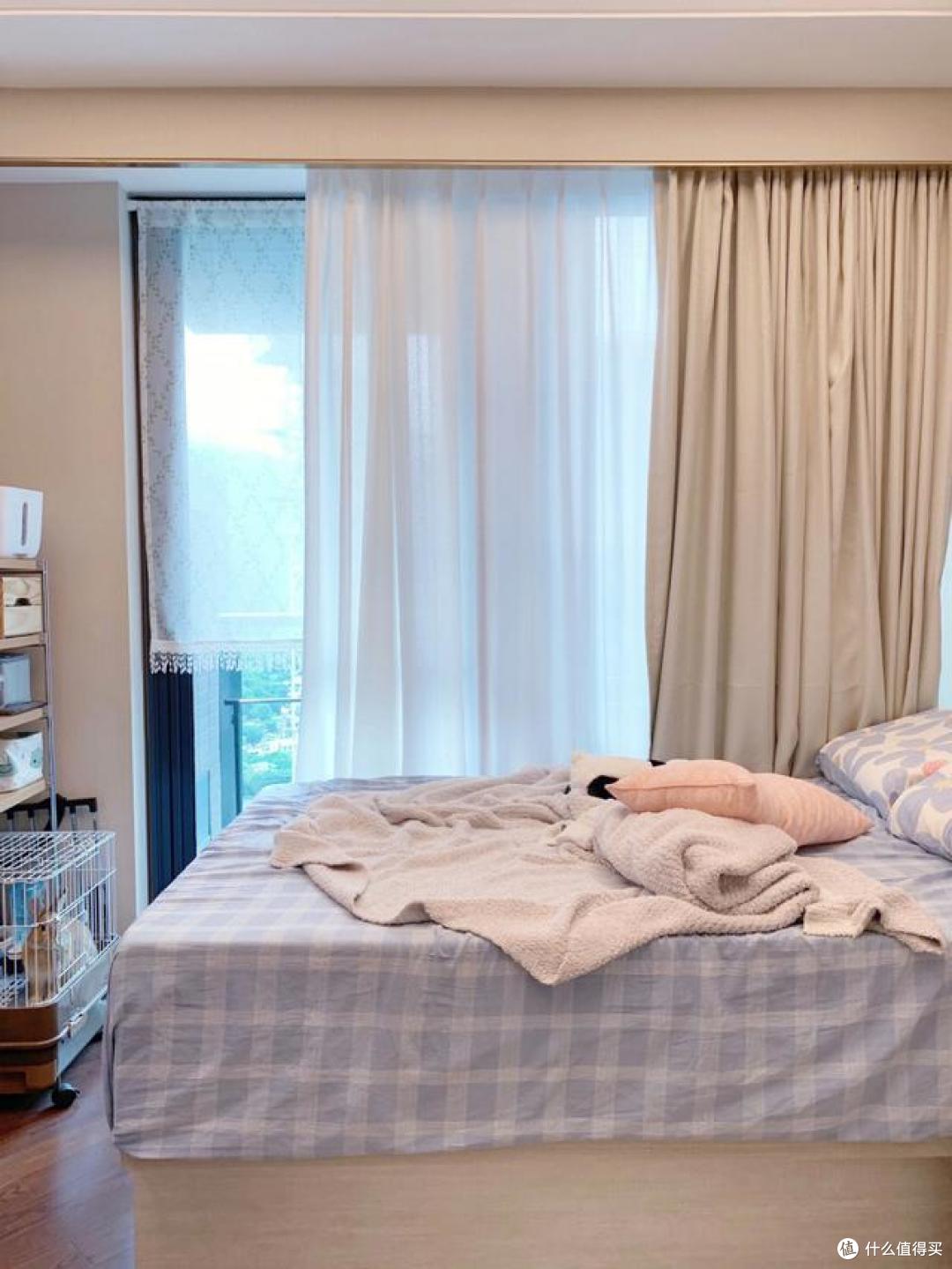 香港一32岁太太，因穷装而走红，14㎡小屋竟有2室2厅，高级感十足