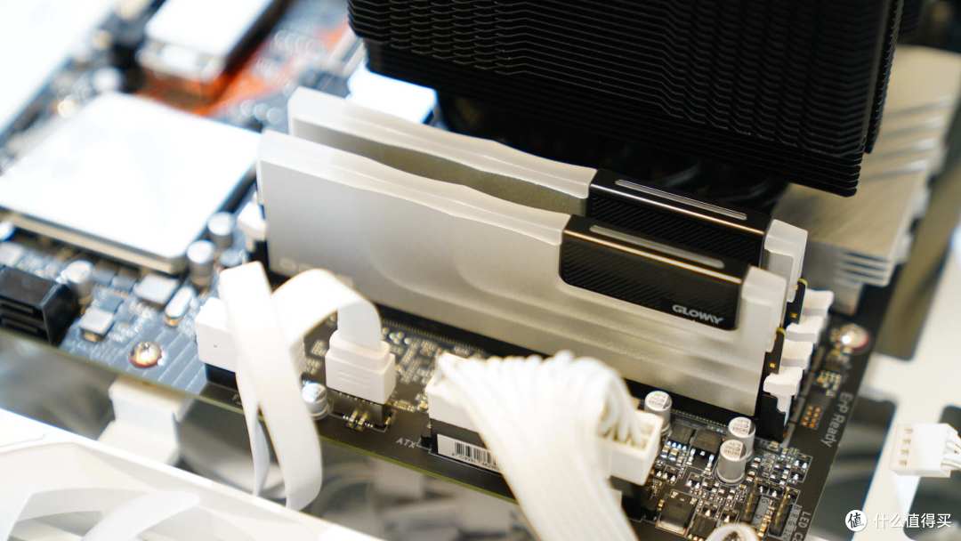 雕妹&西装暴徒?技嘉B760M和光威DDR5 7000搭配如何,好在哪