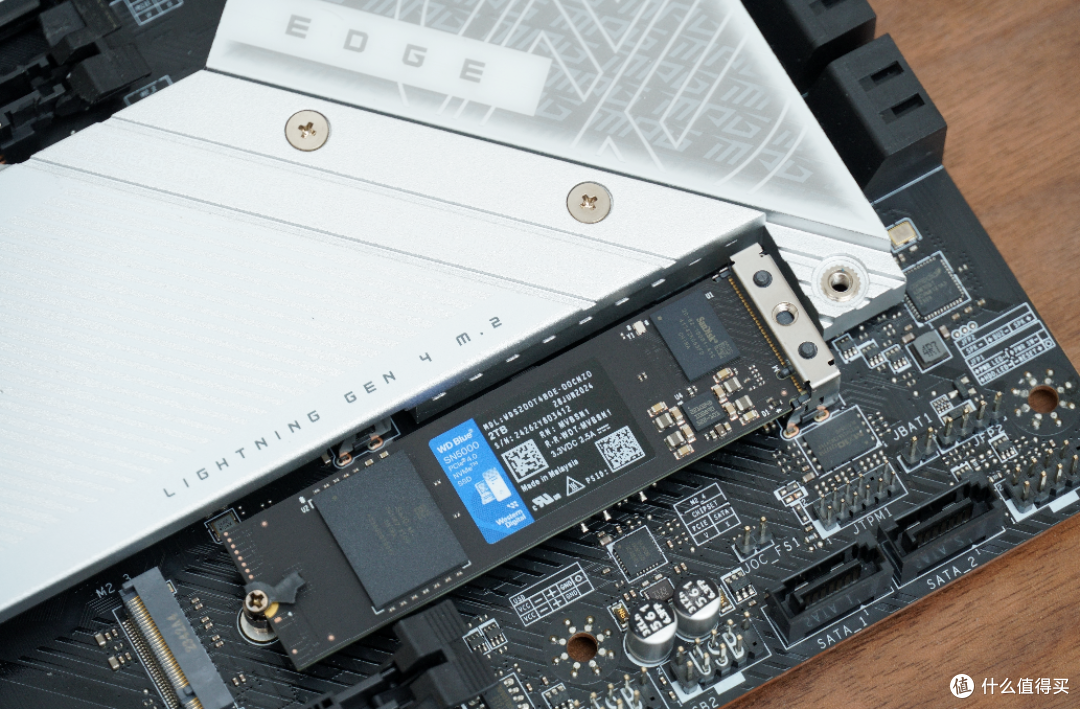 AI创作者与专业用户好选择:西部数据 WD BLUE SN5000 2TB硬核测评