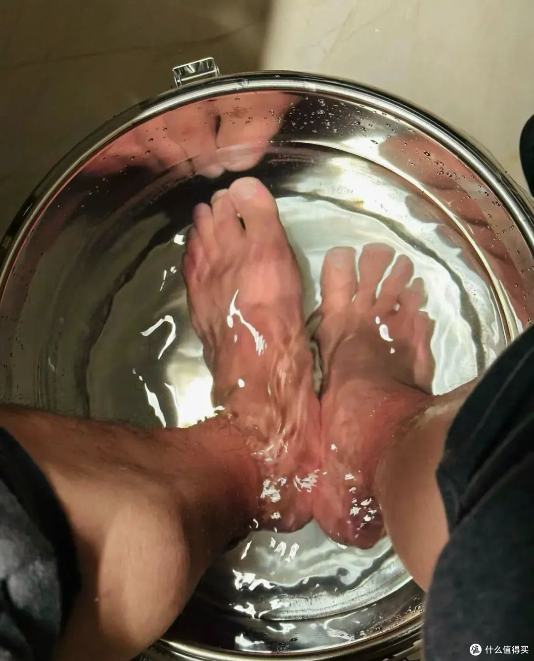 当代年轻人的硬核购物方式:嫌父母省,自己却暗暗地“抠”