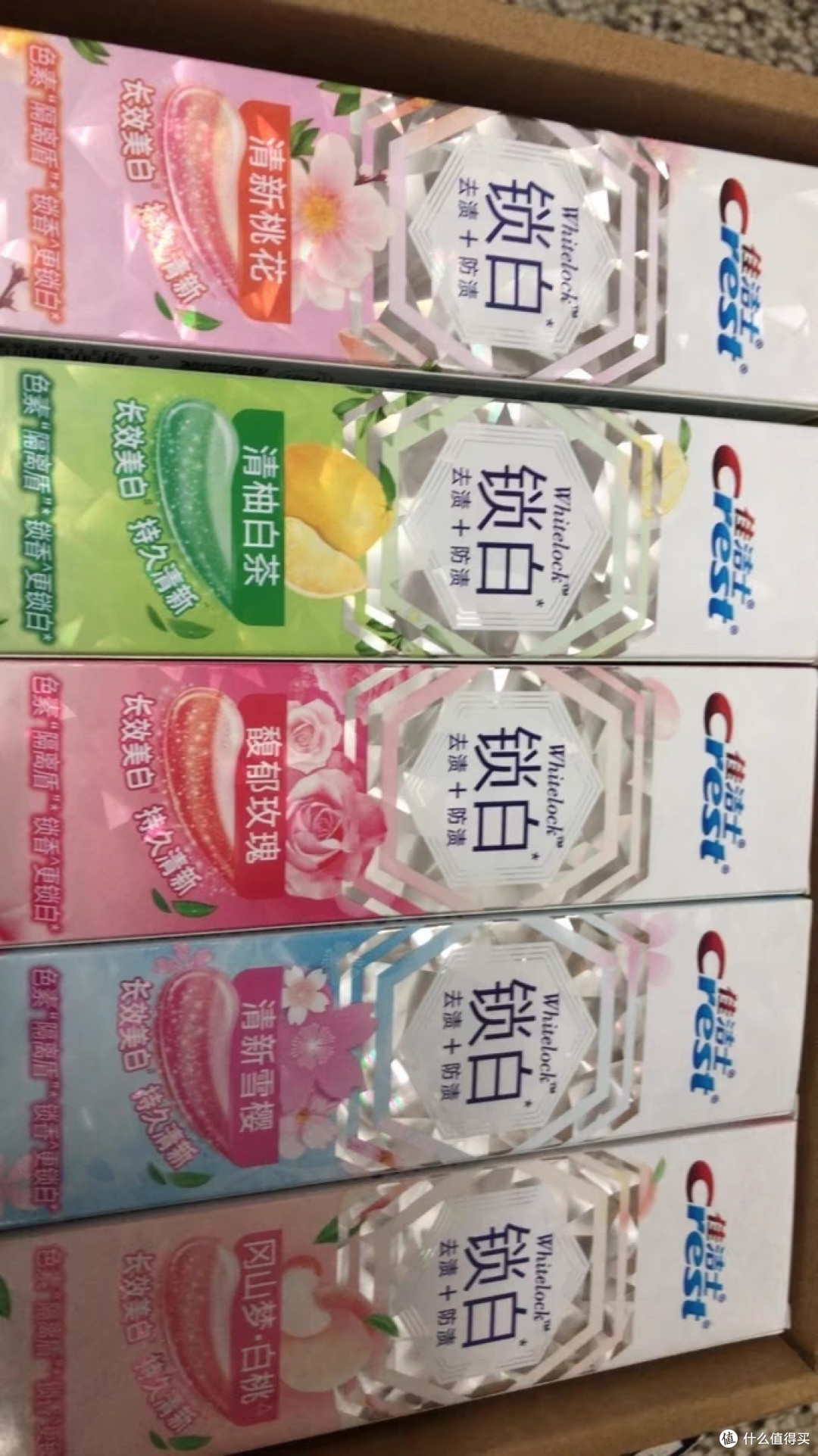 佳洁士香氛锁白牙膏：美白去黄，清新口气，让你笑得更灿烂！