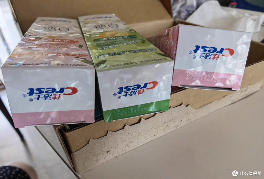佳洁士香氛锁白牙膏：美白去黄，清新口气，让你笑得更灿烂！