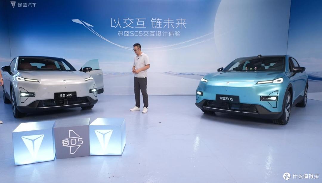 深蓝S05交互设计:比GoPro更好的云台相机,飞机灯可变120寸投影