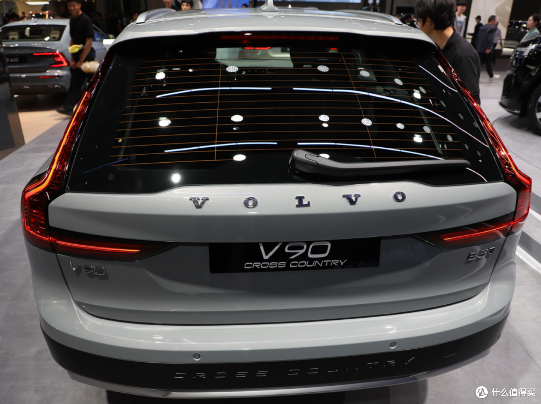 售价38.44万元豪华旅行车：沃尔沃V90