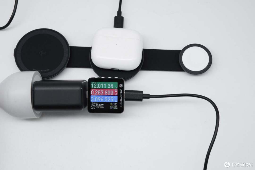 评测Anker 折叠三合一无线充:苹果全家桶专属,Qi2+苹果认证