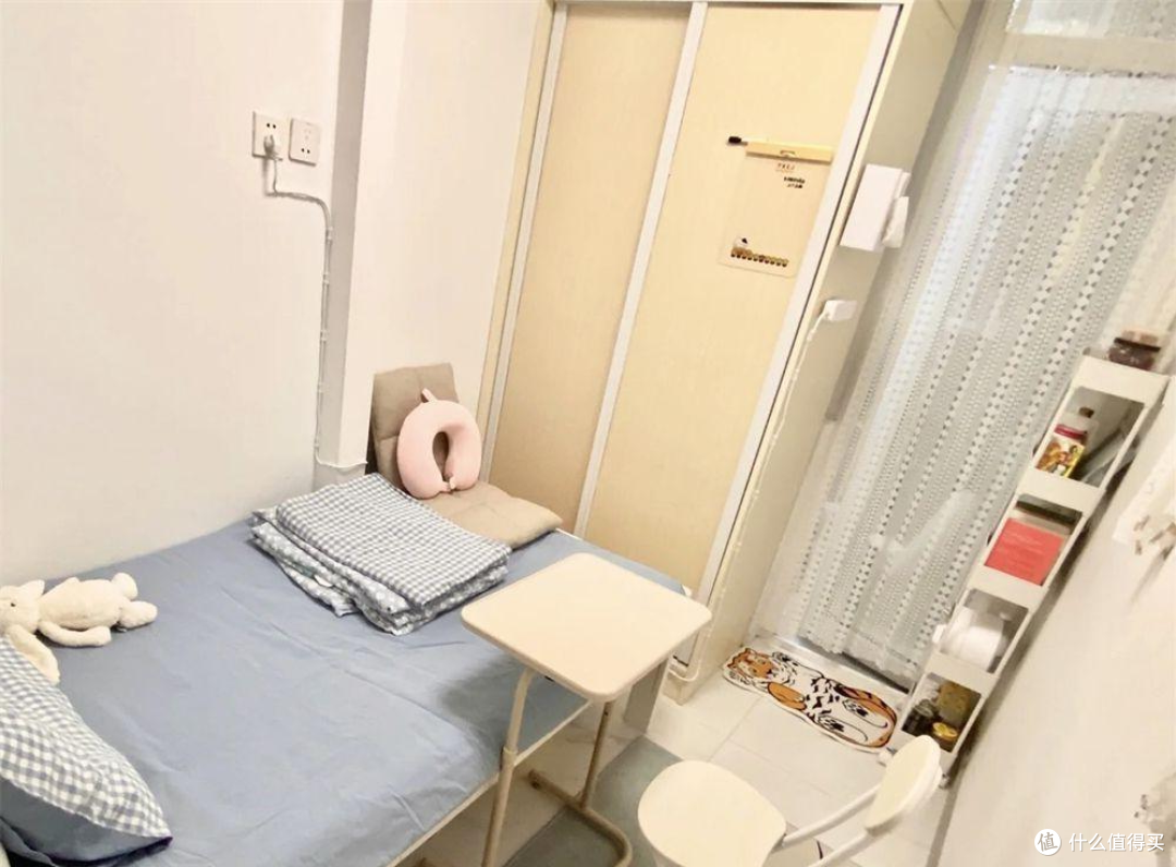香港一姑娘火了,蜗居6㎡小屋,阳台改成卫生间,网友:真有创意